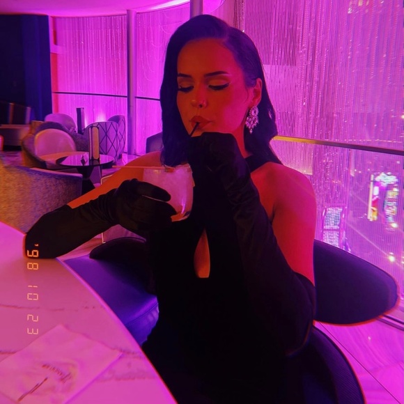 Meet your Posher, Allisha - Picture 1 of 3